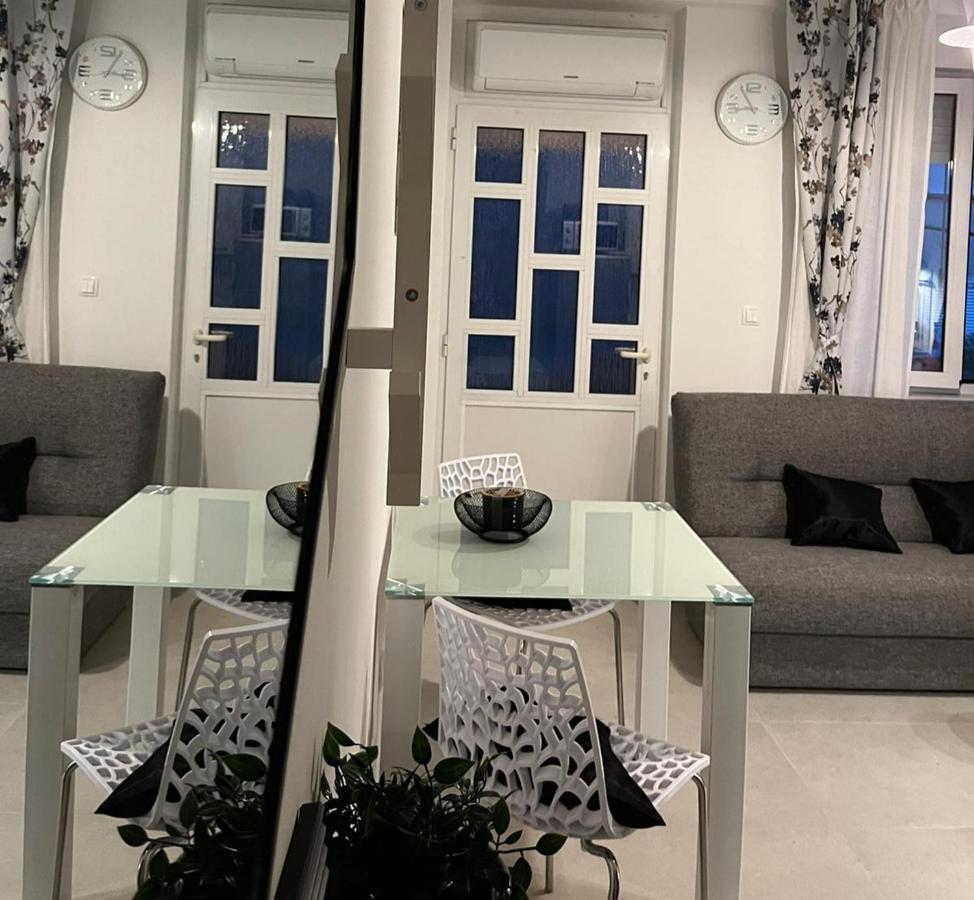 Ante Apartment Split